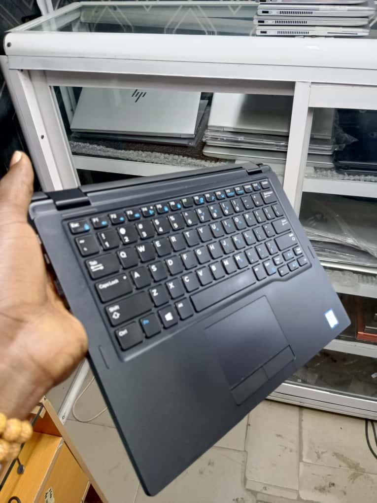 Dell_Latitude_7390_10